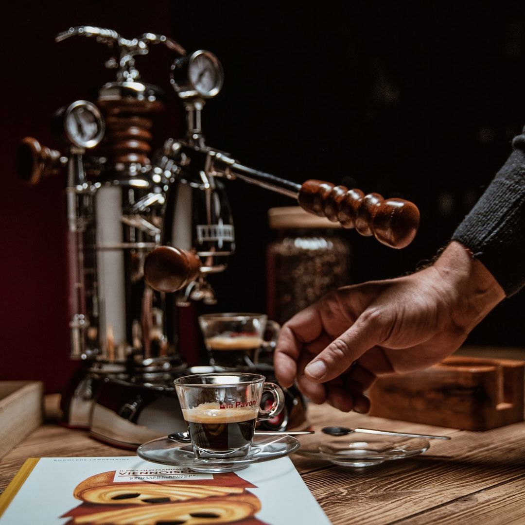La Historia de la Cafetera La Pavoni: Un Clásico del Café - Jemaq