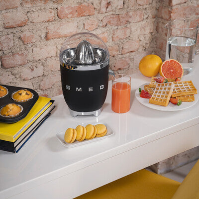 Exprimidor Smeg 50's style