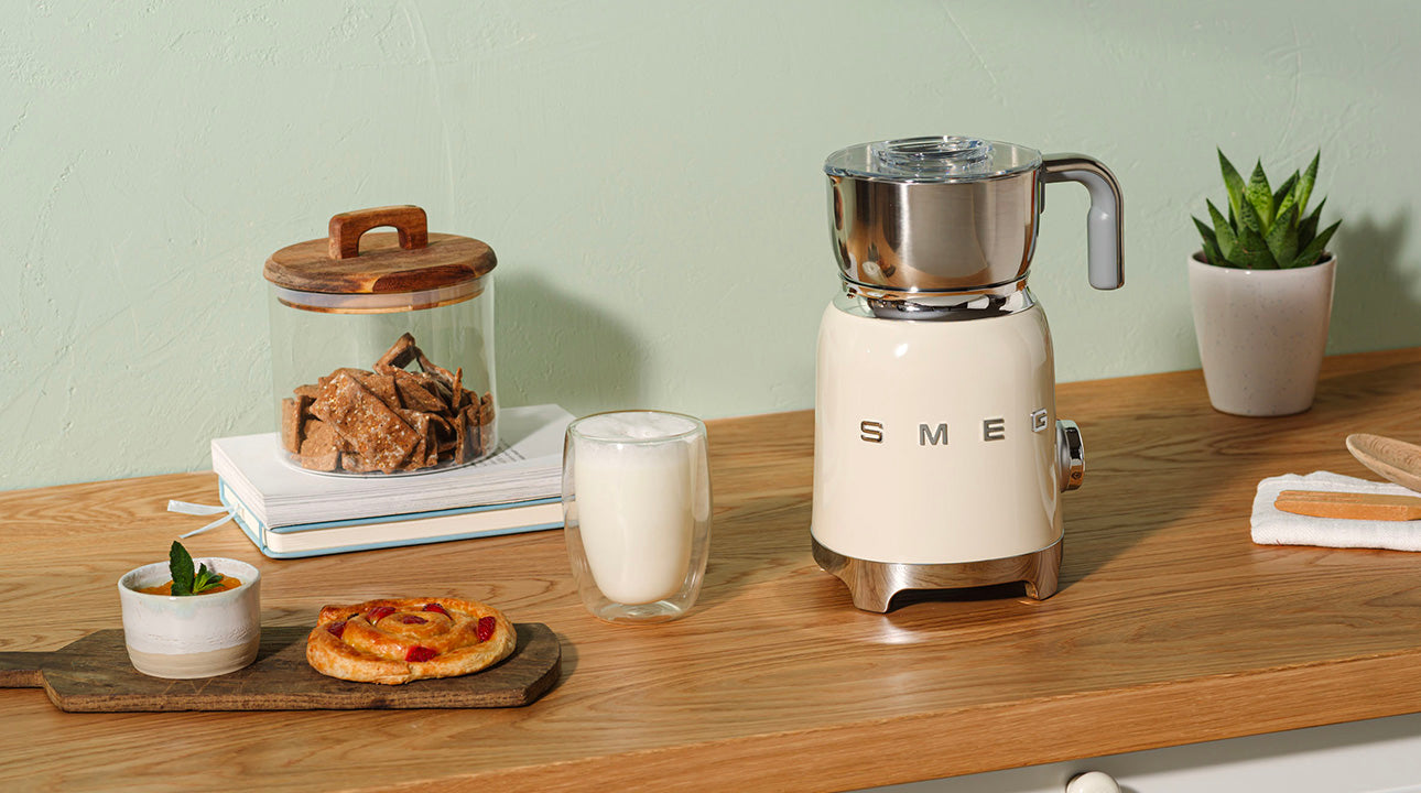 Espumador de leche Smeg 50's style - Jemaq