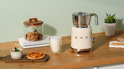 Espumador de leche Smeg 50's style