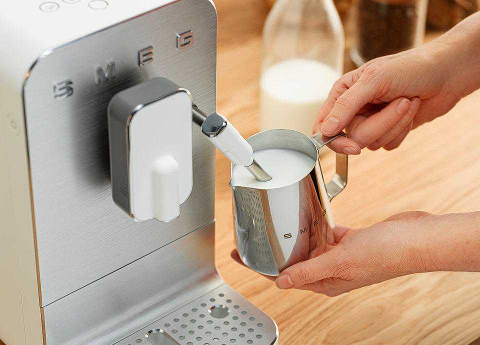 Cafetera Espresso Superautomática con espumador de leche. - Jemaq